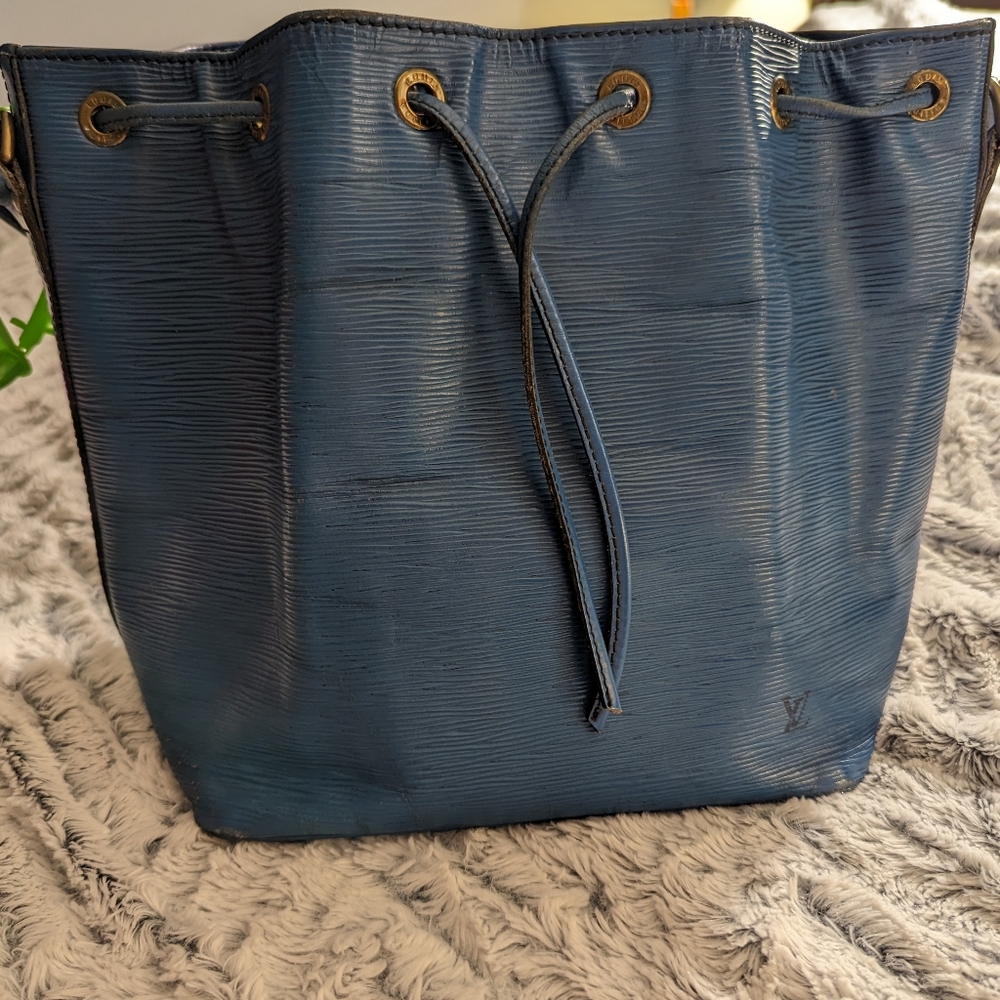 Lv epi blue petit noe bucket bag